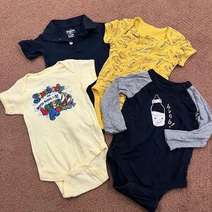 Bundle of 4 Boys Onesies Bodysuits Size 9-18 Months